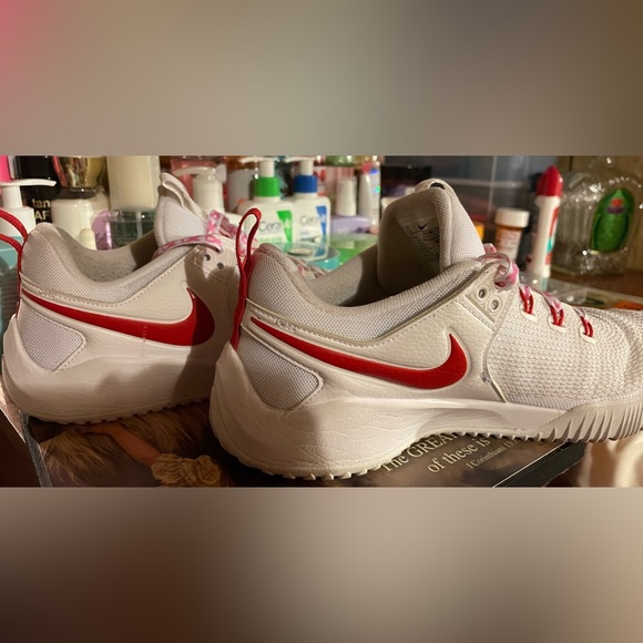 Size 9.5 color white and like new. - Picture 3 of 3